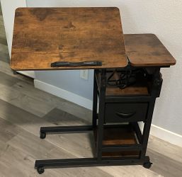 Ajustable Overbed Bedside Table with Wheels and charging station