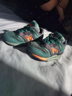 New Balance Size 2 Toddler Sneakers Forest Green Orange