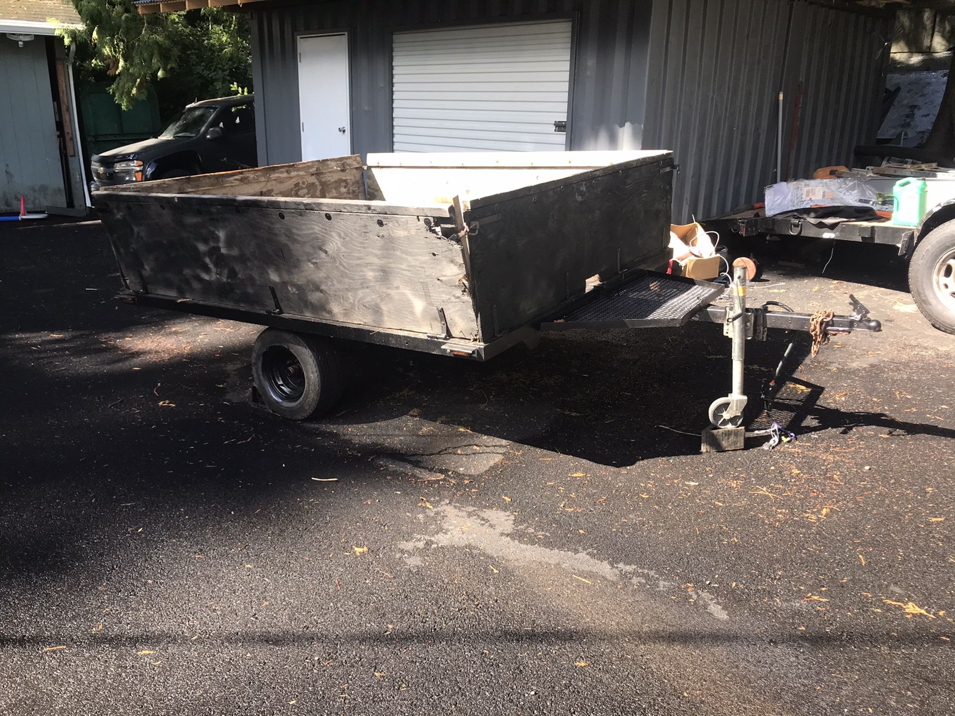 Tilt deck utility trailer