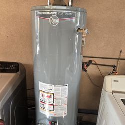 Gas Water Heater New Display Models 40and 50gal With 1yr Wrrty 