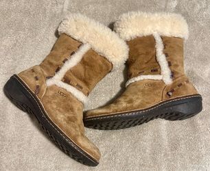 UGG ,Boot ,size,7 Womens Tan Leather Pull-On Boots
