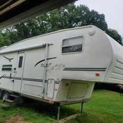 05 5th Wheel 29ft With Slide Out