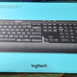 Logitech MK520 Wireless Keyboard & Mouse