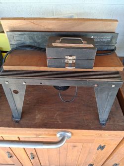 Craftsman Benchtop Router Table with Router and Craftsman box of Router Tips