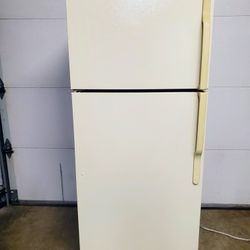 GE Refrigerator  (Delivery Available)