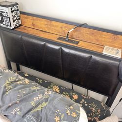 Twin frame w/charging Station