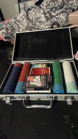 2004 Cardinal Industries Poker Set In Metal Case