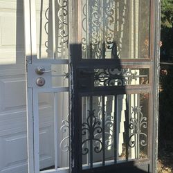 Sintetic Grass And 2 Exterior Doors 