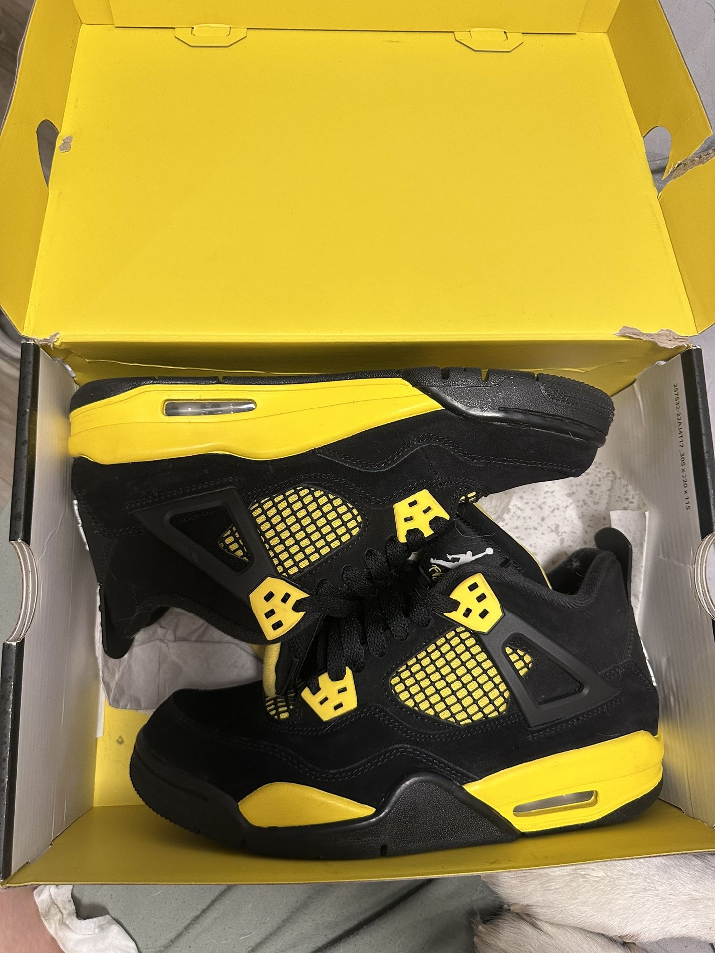 Jordan 4 Retro Mid Thunder - Size 6Y
