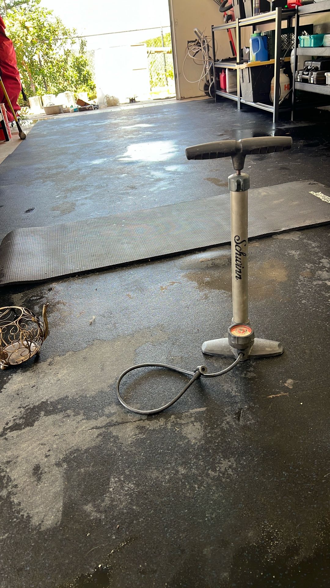 Air pumper.