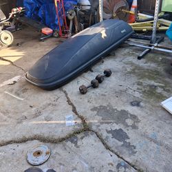 Cargo container for vehicle