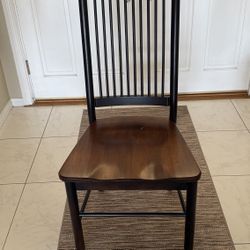 Solid Wood Dining Chair – Excellent Condition