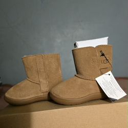 UGGS PLUSH