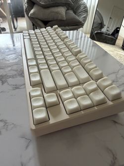 Kisnt KN85 Hot Swappable Wired/Wireless Mechanical Keyboard