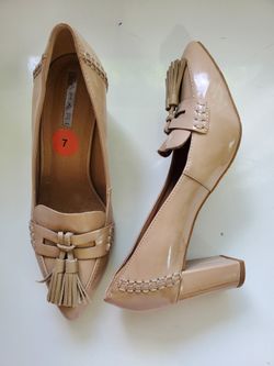 TAHARI WOMAN SHOES CHAROL BEIGE SIZE 7