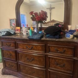 Dresser With Mirror
