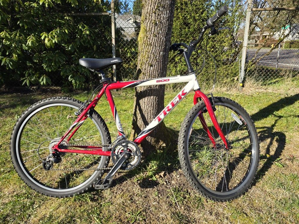 Trek 800 Mens Mountain Bike