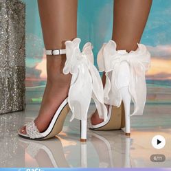 BRAND NEW NEVER WORN ! High Heel Bow