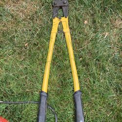 Bolt cutters