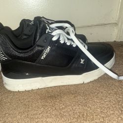 LV sneakers Size 10