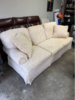Sofa Wesley Hall Brand