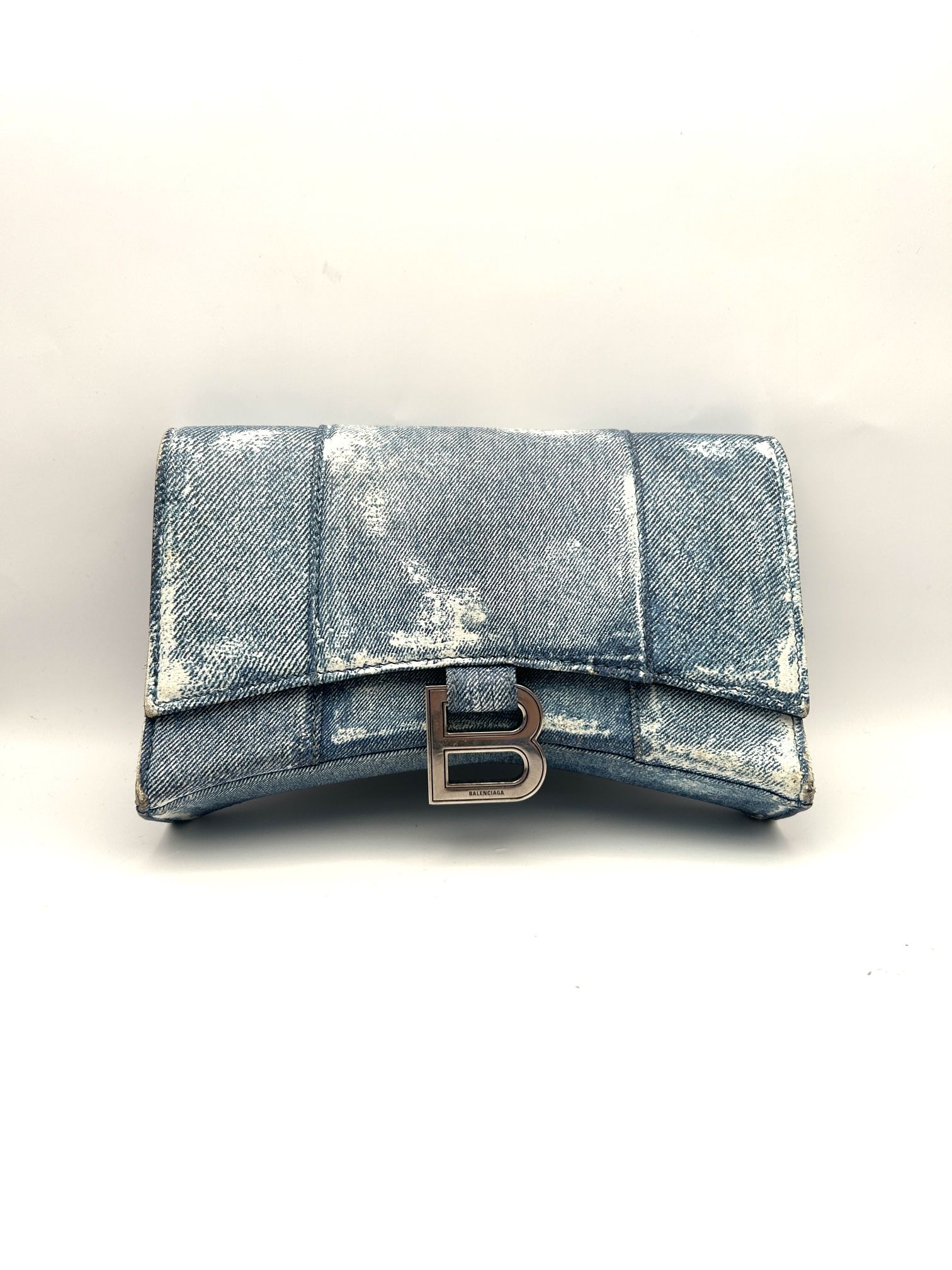 Hourglass Wallet On Chain In Denim Print
