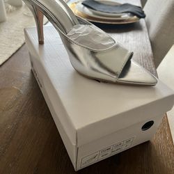 New Women's Silver Heels Size 7 