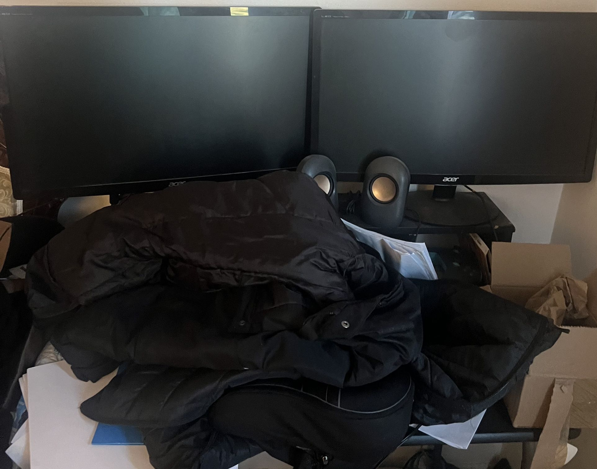 Computer Monitors/Computer Desk
