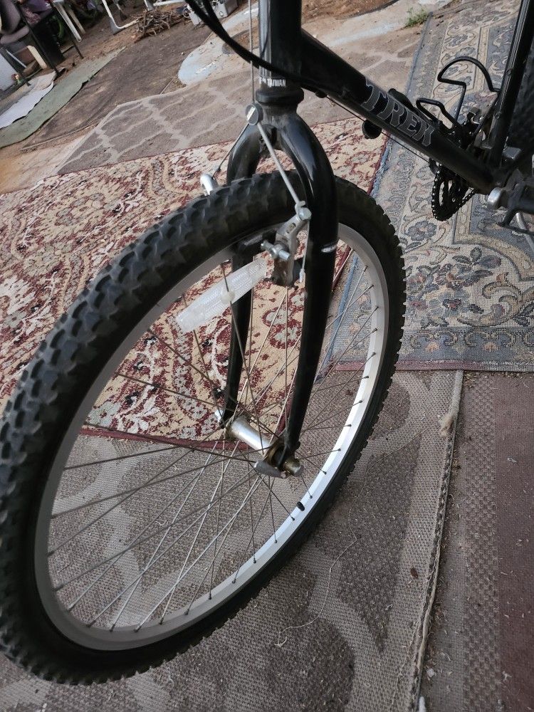 Mountain Bike TREK 820 26INCH 18SPEED SHIFTING AND BREAK PERFECT With Light Front And Pump Air EVERYTHING IS PERFECT