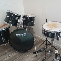 Starcaster Drumset 