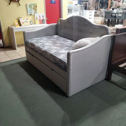 Daybed With Trundle