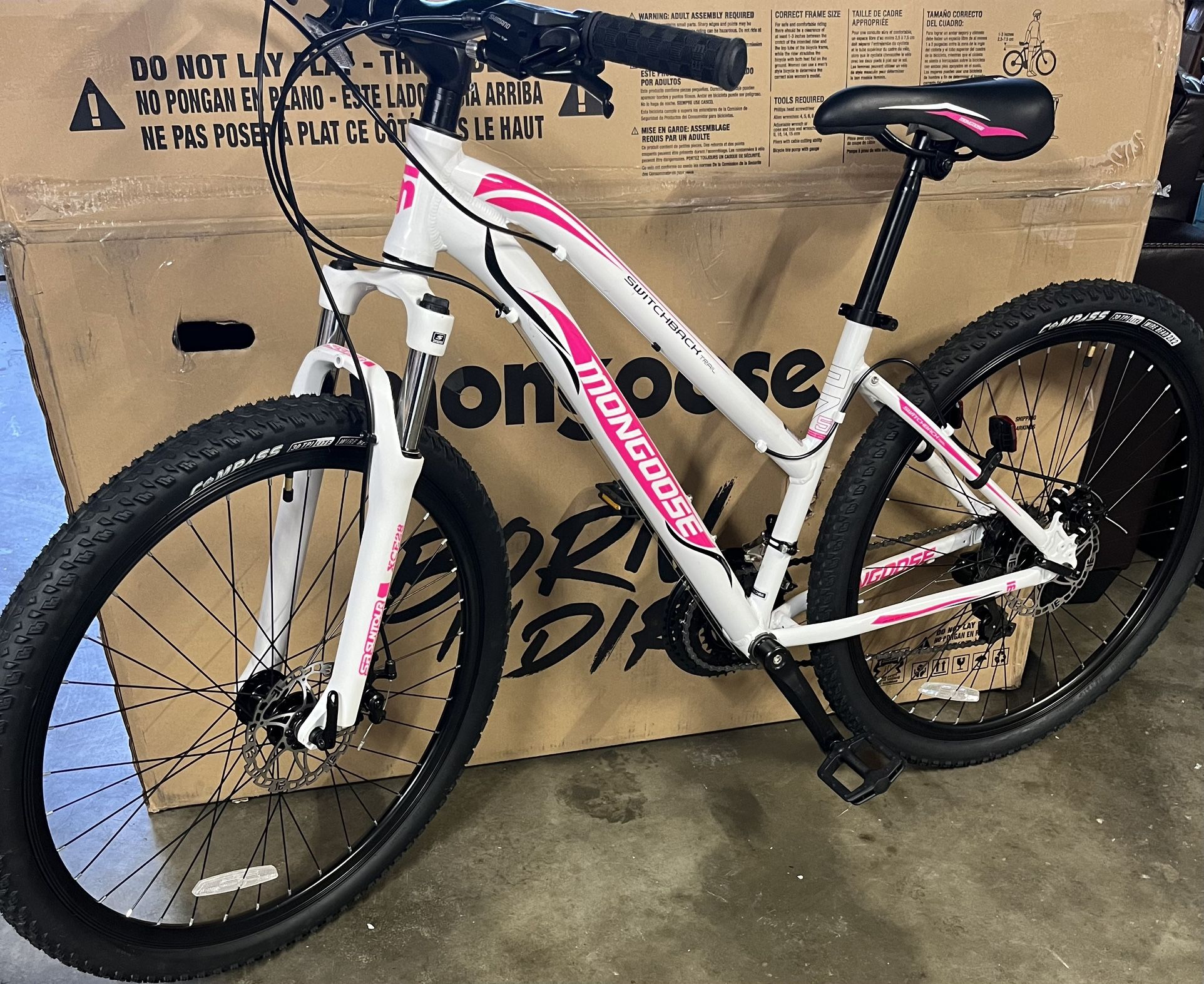 Mongoose Switchback Trail Mountain Bike l 27.5” Wheels l Disk Brakes l Frame Size Medium
