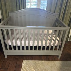 Solid Wood Daisy Convertible Baby & Toddler Crib 