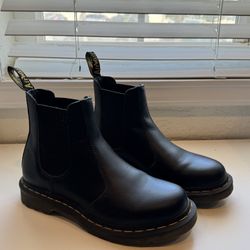 Doc Marten Chelsea Boots Women 7.5