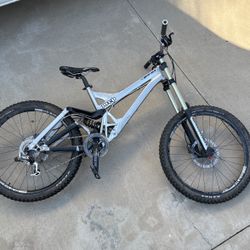 Specialize Demo 9 Downhill Mountain Bike 