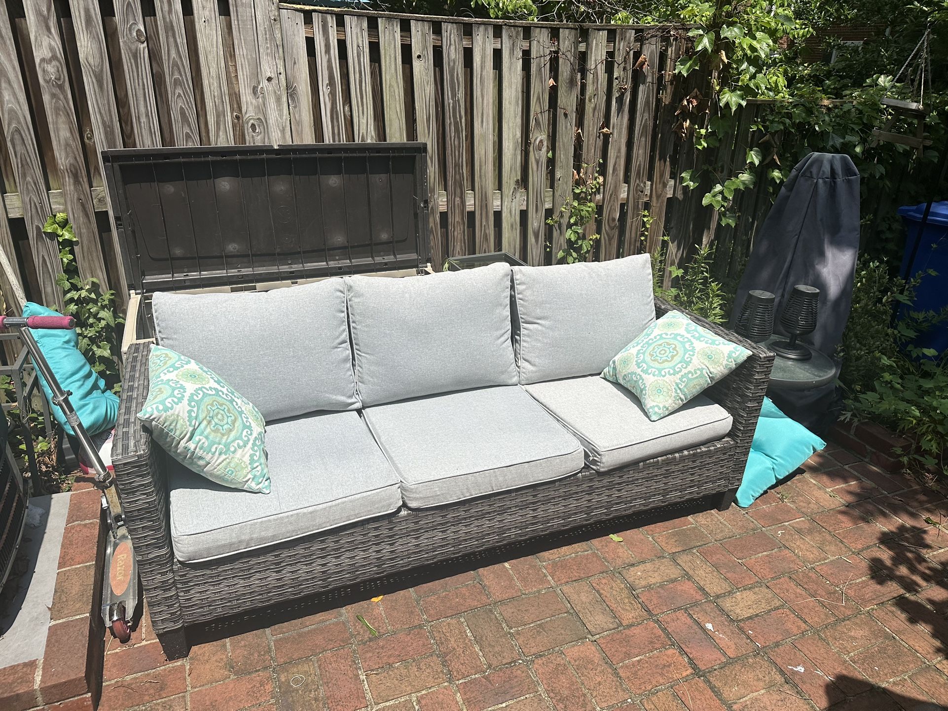 Outdoor Wicker Patio Furniture Set – 3-Seater Sofa, 2 Chairs & Ottoman – Excellent Condition!
