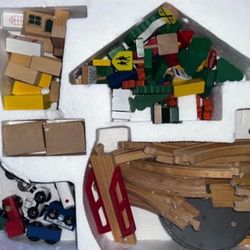 Melissa & Doug wood Train Set *MISSING SOME PIECES