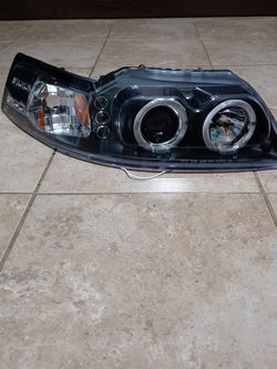Right Side Headlight for A Mustang Gt 2003