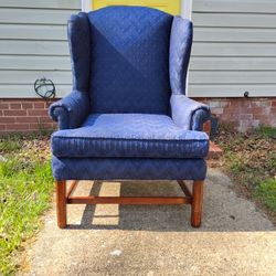 Classic!!  Beautiful Blue Cozy Chair 