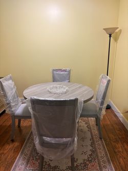 Dinning table with 4 chairs