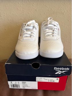 Reebok woman tennis shoes size 8