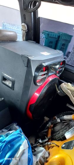 DJ sound system with a pair of speakers new