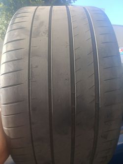 295/30ZR21 Michelin Pilot Sport 4S Tire (1)