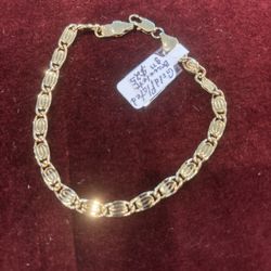 Beautiful 18K Gold Plated Brand New Bracelet 8”