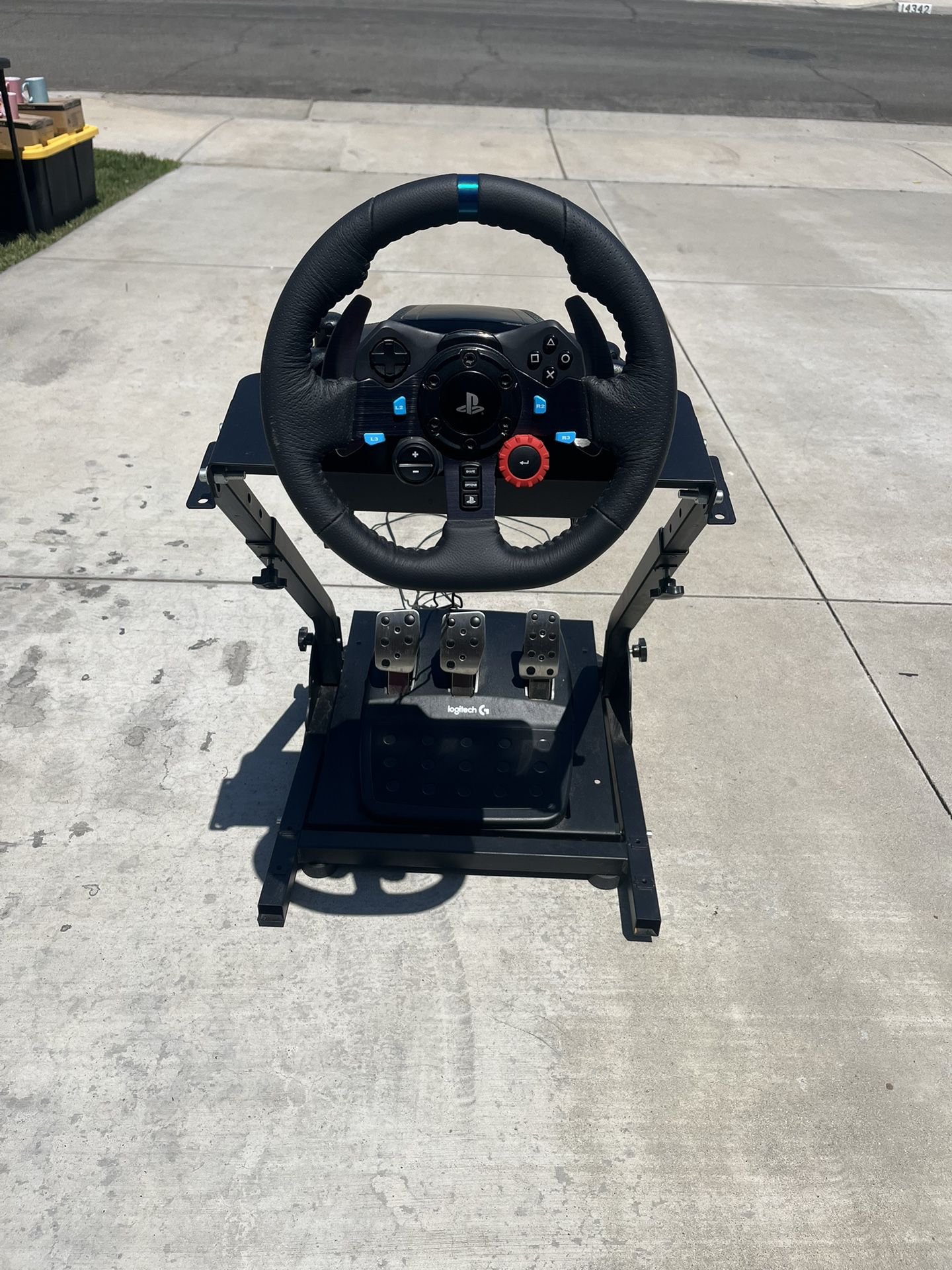PS4 Logitech  Steering Wheel 
