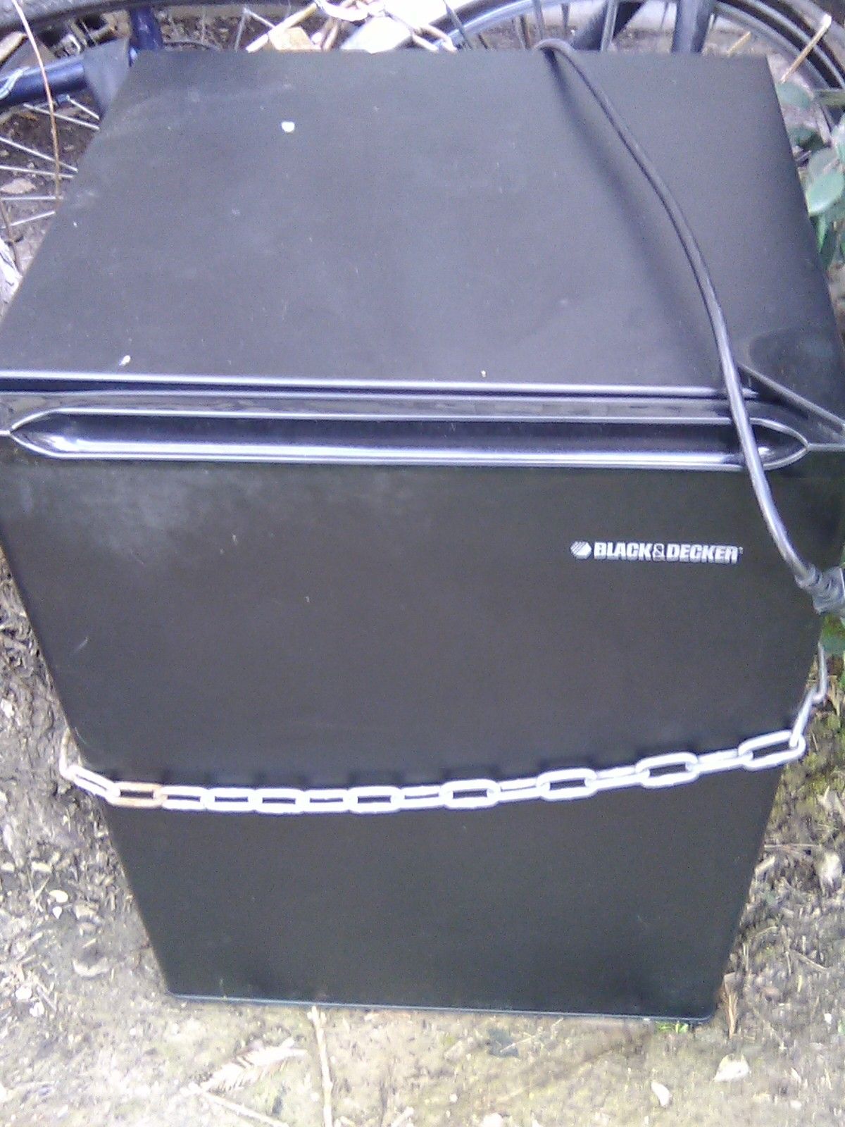 Black n decker black mini fridge