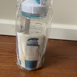 Avon 3 In 1 Portable Shake Bottle Designed For Healthy  Drinks