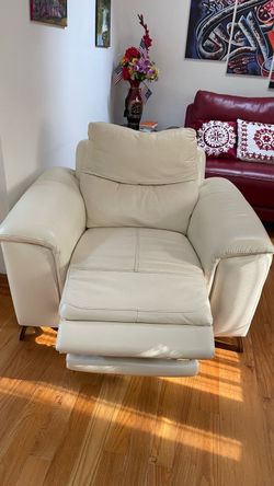 Modern Cream Leather Reclining Armchair – Excellent Condition!