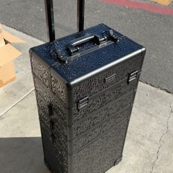 Rolling Make Up Case. 