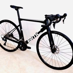 2023 Medium 54cm BMC Teammachine SLR FIVE Disc Brakes Shimano Full Carbon Road Bike  For sale is a 54cm 2023 BMC Teammachine SLR FIVE equipped with a 